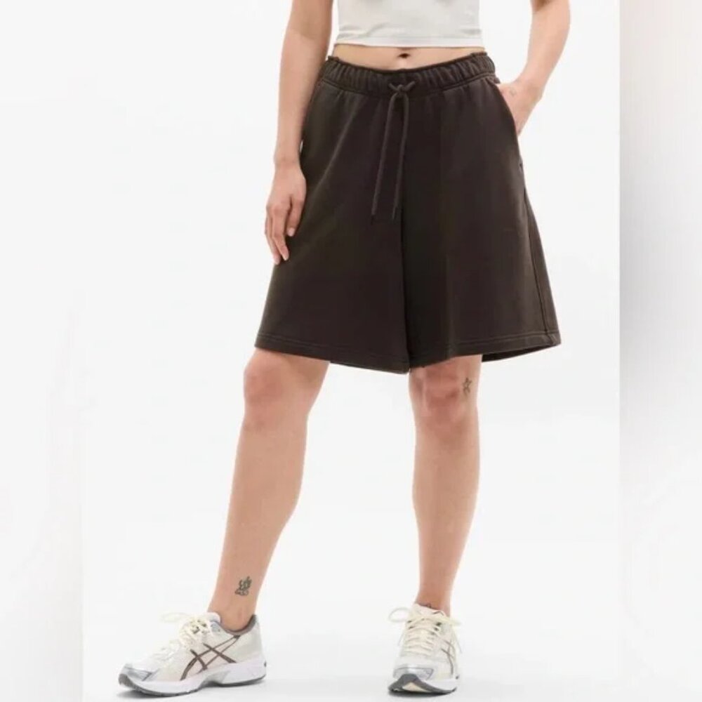 NWT Athleta Heavyweight Terry Bermuda Shorts in Truffle